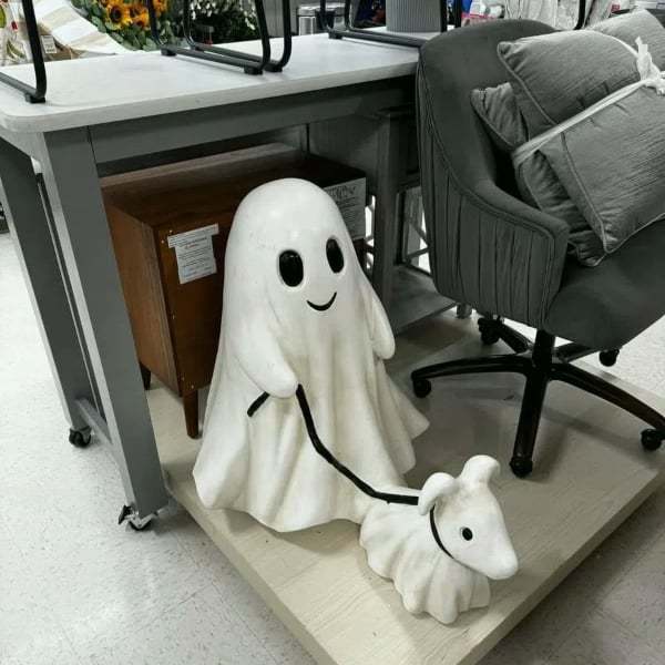 🎁Halloween Ghost Walking Dog Statue👻